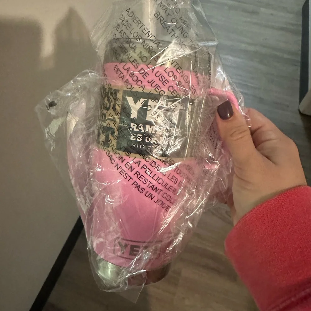 YETI 25 oz. Rambler Mug with Straw Lid - Picture 3 of 8